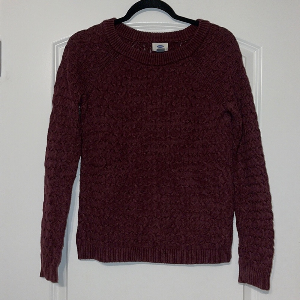 Women's Maroon cable knit sweater